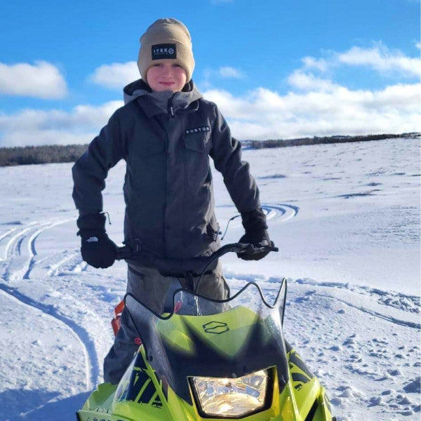 Tuque doublée avec écusson en cuir