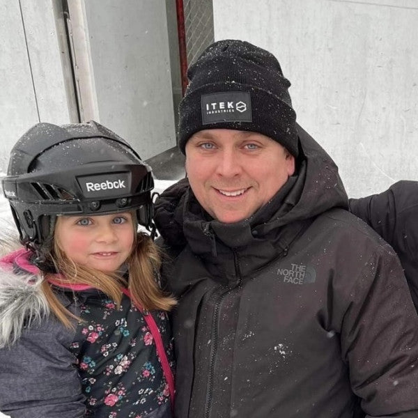 Tuque doublée avec écusson en cuir