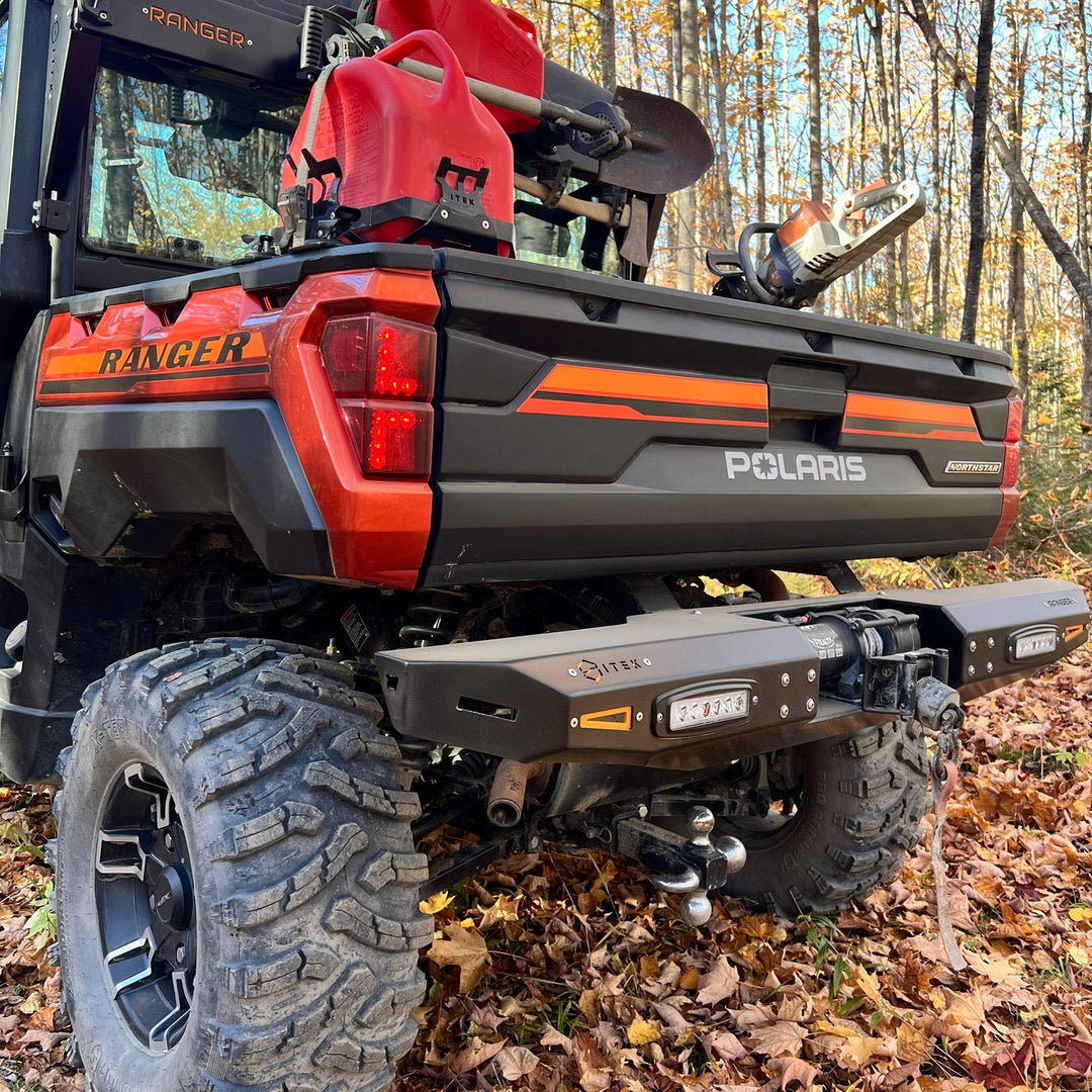 Pare-chocs arrière Itek installé sur un Polaris Ranger 1000 avec support de treuil intégré et lumières DEL.