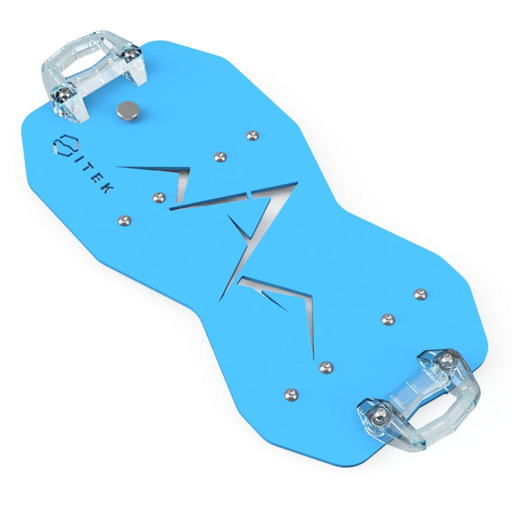 Adaptateur Milwaukee Packout vers LinQ simple permettant l’installation d’un accessoire Ski-Doo LinQ 16 pouces sur une boîte Packout bleu ciel