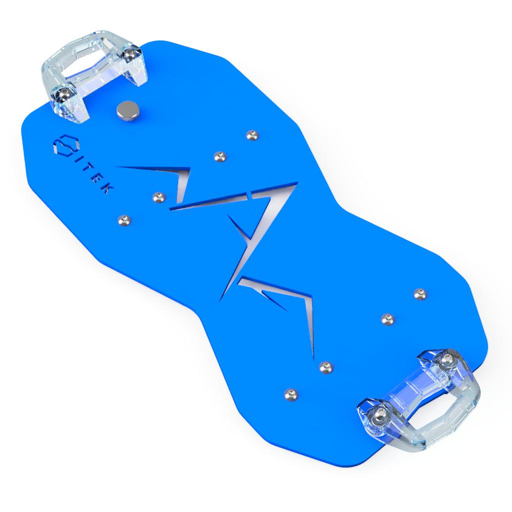Adaptateur Milwaukee Packout vers LinQ simple permettant l’installation d’un accessoire Ski-Doo LinQ 16 pouces sur une boîte Packout bleu voodoo