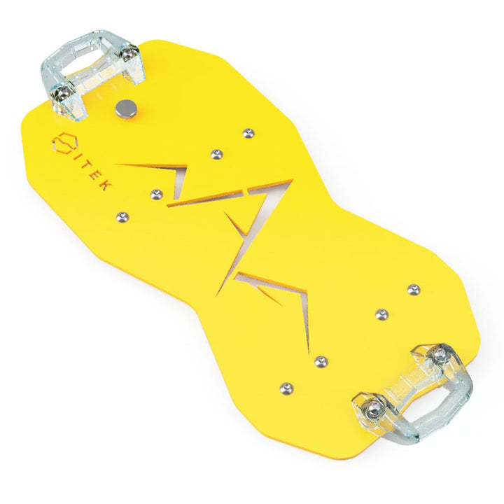 Adaptateur Milwaukee Packout vers LinQ simple permettant l’installation d’un accessoire Ski-Doo LinQ 16 pouces sur une boîte Packout jaune neo