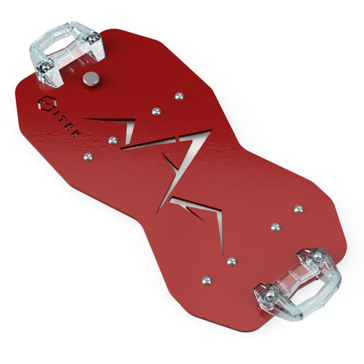 Adaptateur Milwaukee Packout vers LinQ simple permettant l’installation d’un accessoire Ski-Doo LinQ 16 pouces sur une boîte Packout rouge spartiate